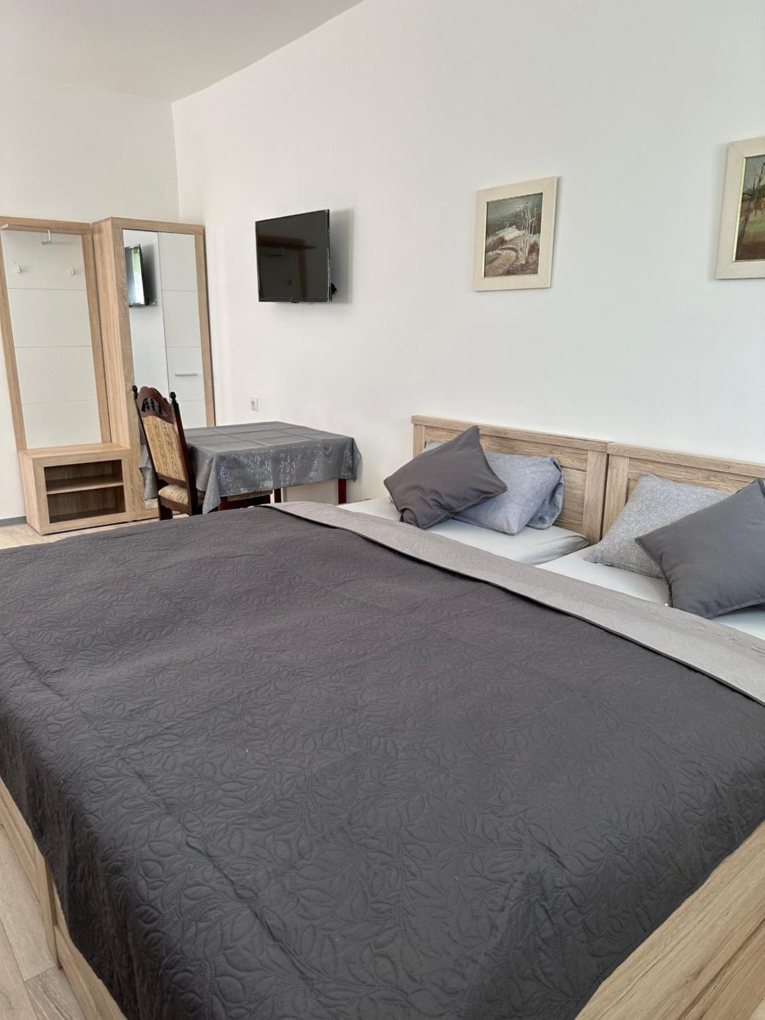 Ein Zimmer Wohnung Am Markt Oelsnitz  Extérieur photo